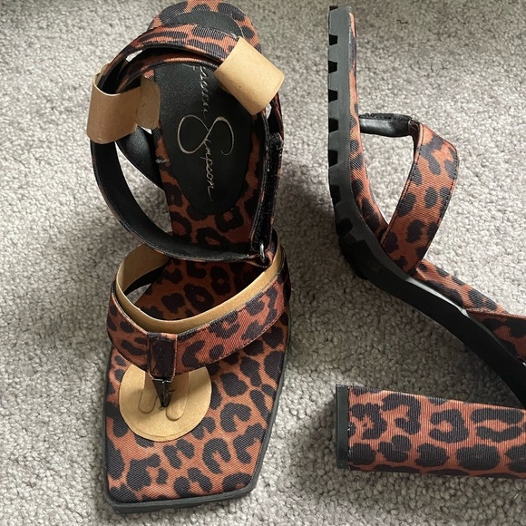 NWT Jessica Simpson Leopard heels with Ankle Strap - Picture 5 of 5